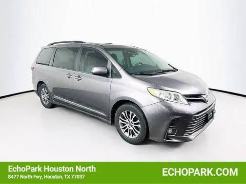 2019 Toyota Sienna XLE FWD photo