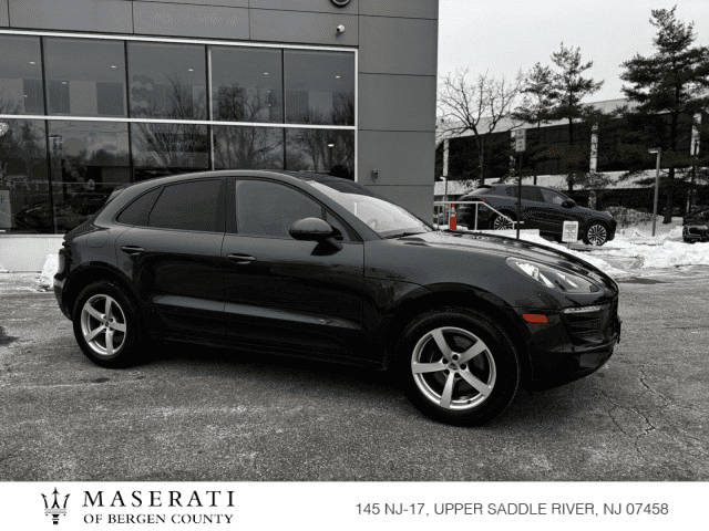 2018 Porsche Macan  AWD photo