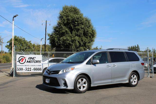 2019 Toyota Sienna LE FWD photo