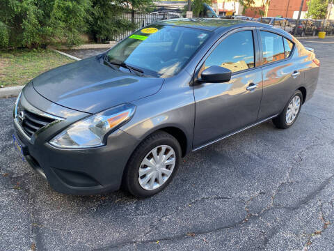 2017 Nissan Versa SV FWD photo