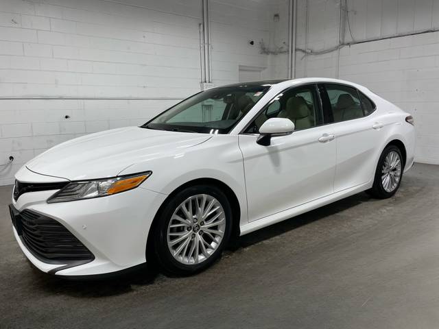 2018 Toyota Camry XLE V6 FWD photo