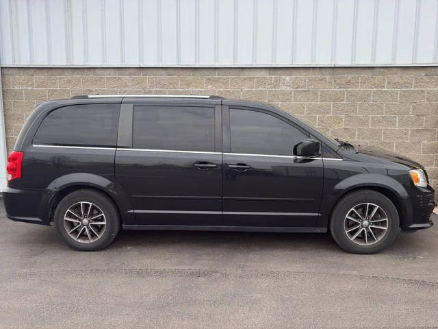 2017 Dodge Grand Caravan SXT FWD photo