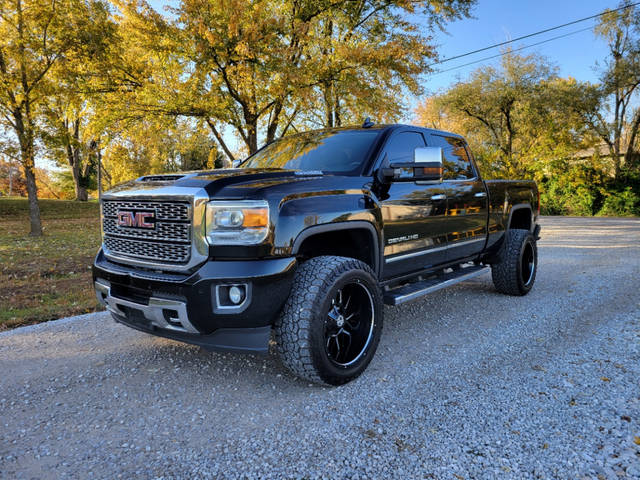 2019 GMC Sierra 2500HD Denali 4WD photo