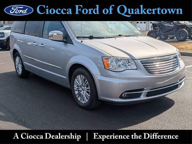2015 Chrysler Town and Country Touring-L FWD photo