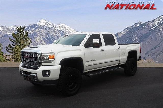 2019 GMC Sierra 2500HD Denali 4WD photo