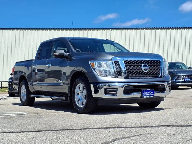 2018 Nissan Titan SV RWD photo