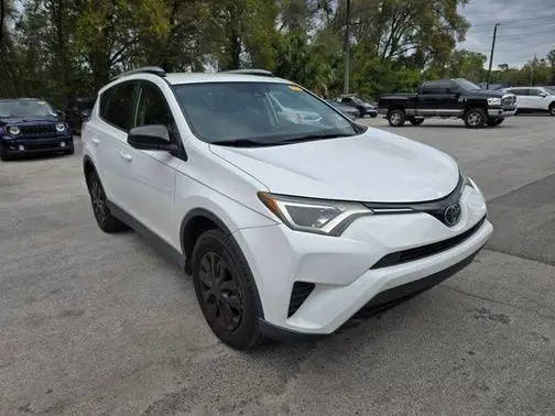 2018 Toyota RAV4 LE FWD photo