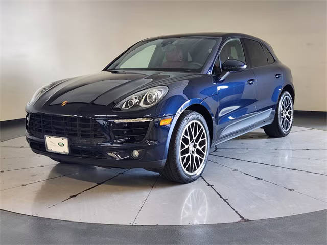 2018 Porsche Macan  AWD photo