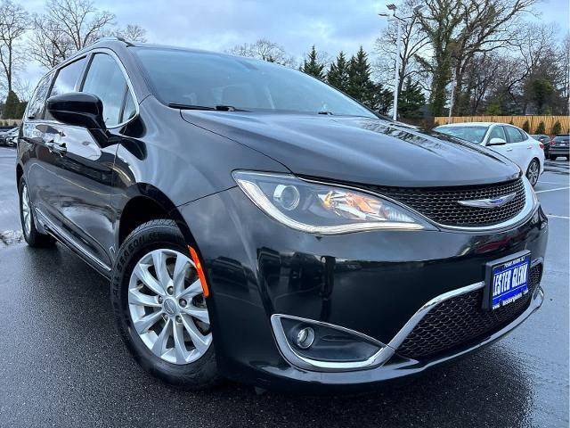 2019 Chrysler Pacifica Minivan Touring L FWD photo