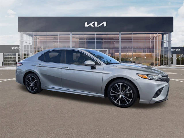 2019 Toyota Camry SE FWD photo