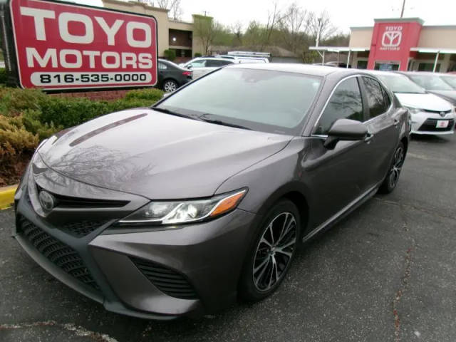 2019 Toyota Camry SE FWD photo