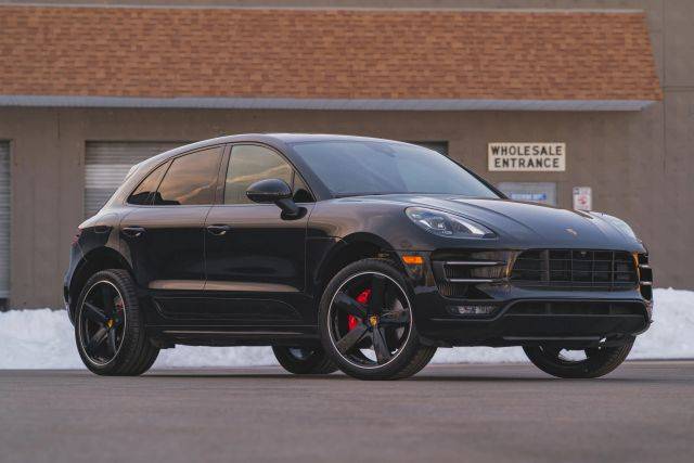 2018 Porsche Macan Turbo AWD photo