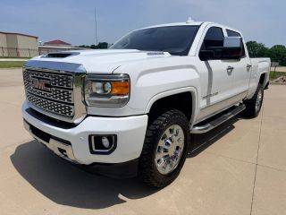 2019 GMC Sierra 2500HD Denali 4WD photo