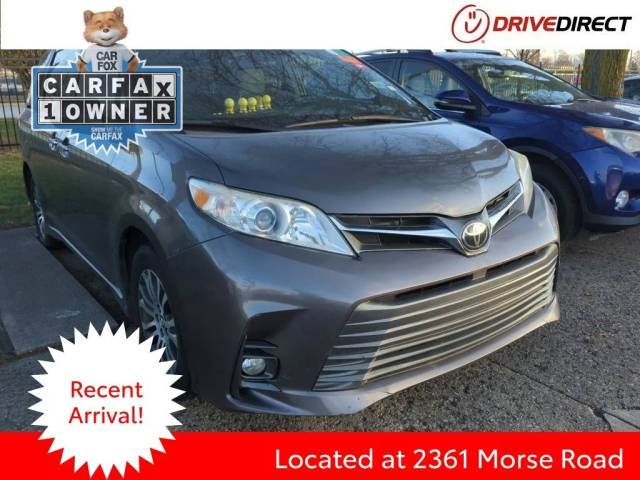 2019 Toyota Sienna XLE FWD photo