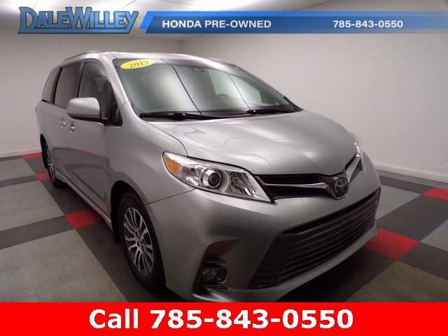 2019 Toyota Sienna XLE FWD photo