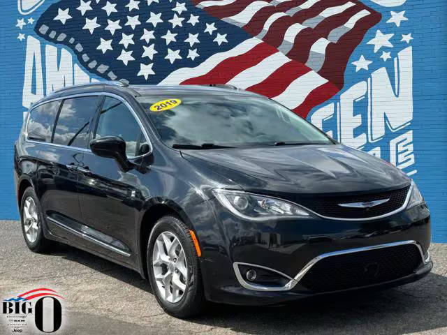 2019 Chrysler Pacifica Minivan Touring L FWD photo