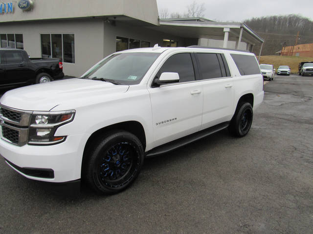 2017 Chevrolet Suburban LT 4WD photo