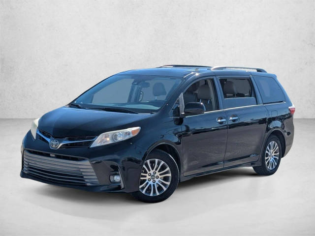 2019 Toyota Sienna XLE FWD photo