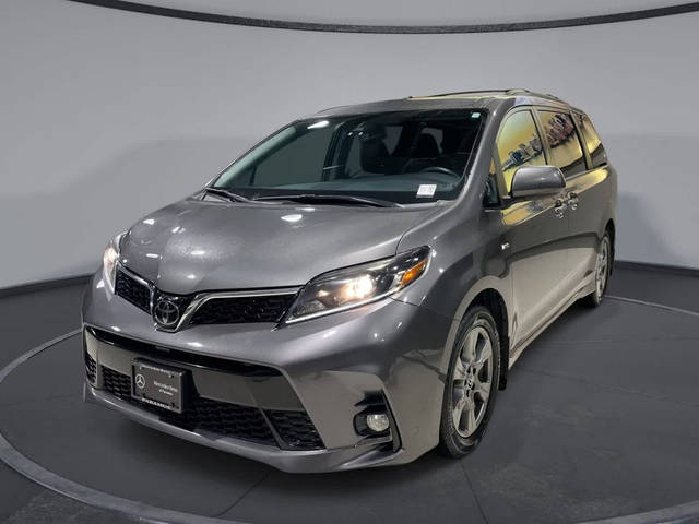 2019 Toyota Sienna SE Premium AWD photo