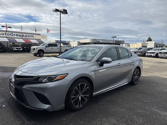2018 Toyota Camry SE FWD photo