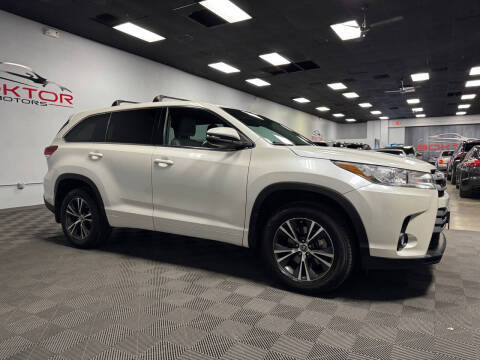 2018 Toyota Highlander LE Plus FWD photo