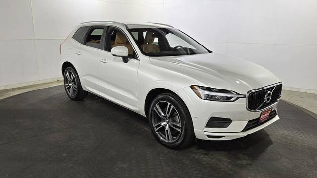 2019 Volvo XC60 Momentum AWD photo