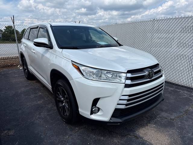 2018 Toyota Highlander LE Plus FWD photo