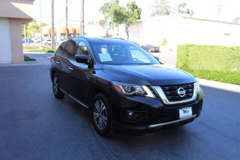 2018 Nissan Pathfinder SL FWD photo