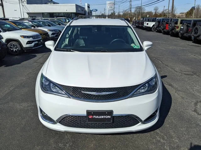 2018 Chrysler Pacifica Minivan Touring L FWD photo