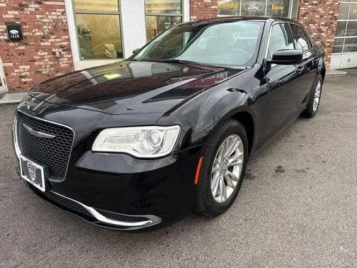 2017 Chrysler 300 Limited RWD photo