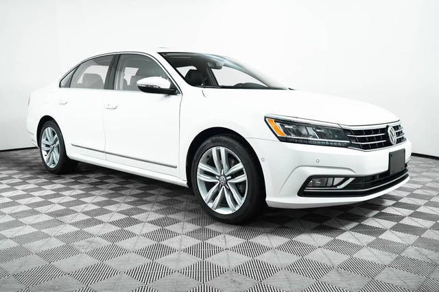 2017 Volkswagen Passat 1.8T SEL Premium FWD photo