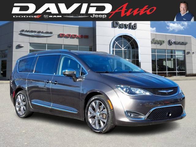 2019 Chrysler Pacifica Minivan Limited FWD photo