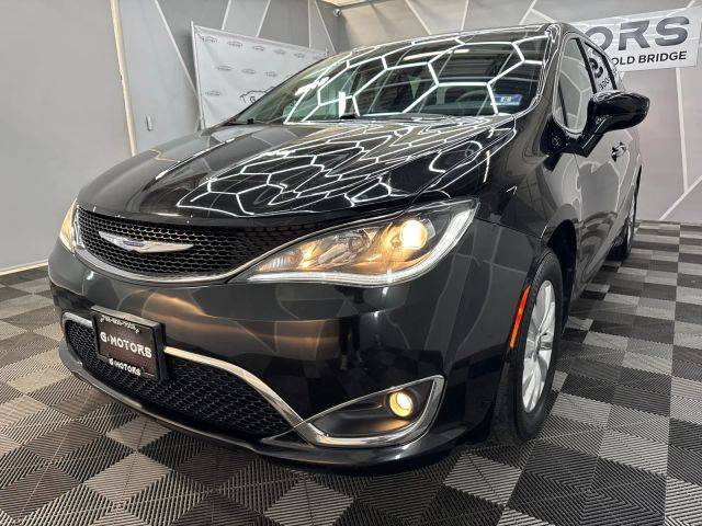 2019 Chrysler Pacifica Minivan Touring Plus FWD photo