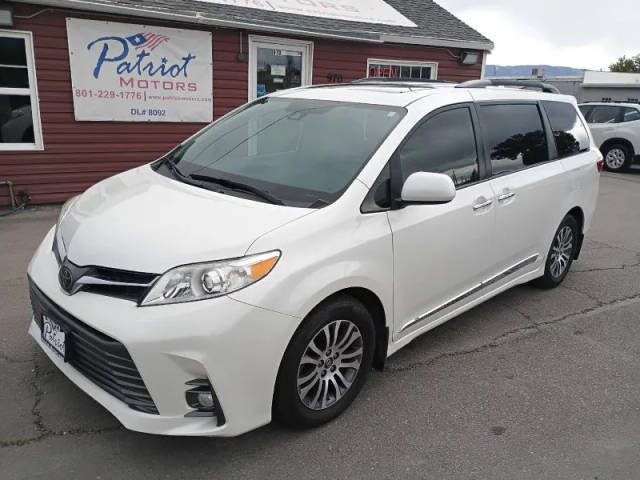 2019 Toyota Sienna XLE FWD photo