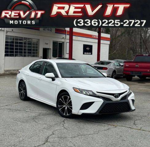 2019 Toyota Camry SE FWD photo