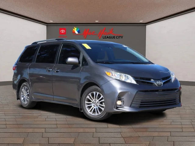 2019 Toyota Sienna XLE Premium FWD photo