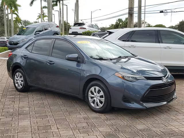 2019 Toyota Corolla L FWD photo