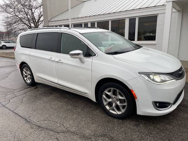 2019 Chrysler Pacifica Minivan Limited FWD photo