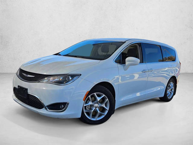2019 Chrysler Pacifica Minivan Touring Plus FWD photo