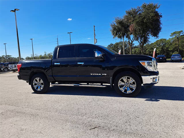 2018 Nissan Titan SL 4WD photo