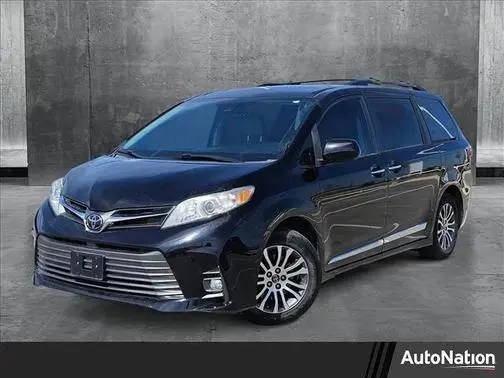 2019 Toyota Sienna XLE FWD photo