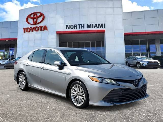 2019 Toyota Camry Hybrid XLE FWD photo