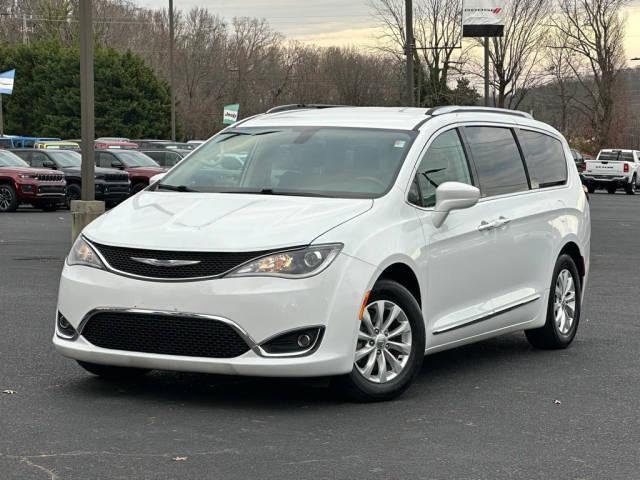 2019 Chrysler Pacifica Minivan Touring L FWD photo