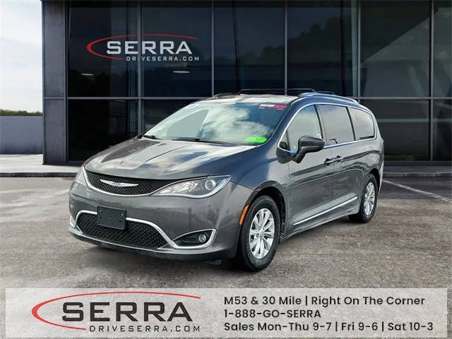 2019 Chrysler Pacifica Minivan Touring L FWD photo
