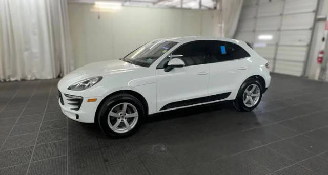 2018 Porsche Macan AWD photo