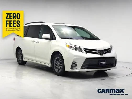 2019 Toyota Sienna XLE FWD photo