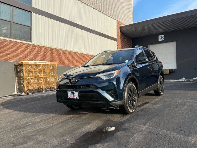 2018 Toyota RAV4 LE AWD photo