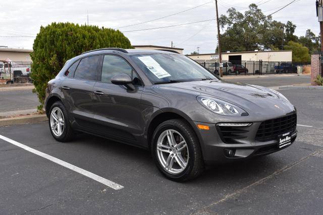 2018 Porsche Macan  AWD photo