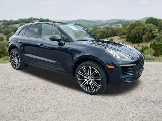 2018 Porsche Macan  AWD photo
