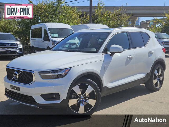 2019 Volvo XC40 Momentum FWD photo